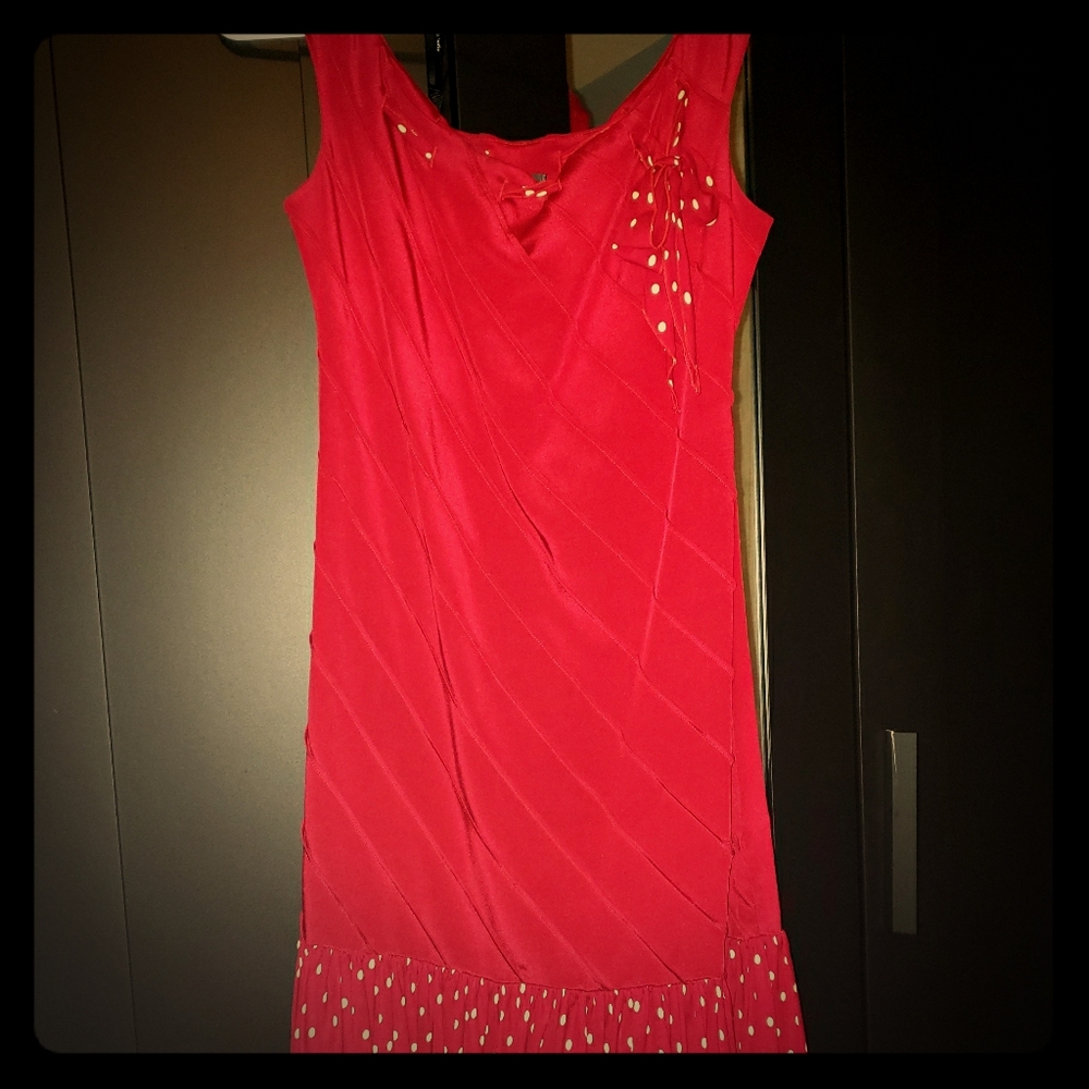 Gorgeous vintage-inspired red dress!